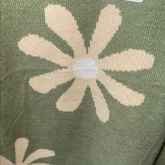 Zeagoo Sea Floral Green Sweater - Picture 5 of 10